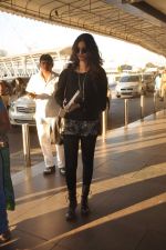 Sonam Kapoor with Players stars snapped at airport in Mumbai on 3rd Jan 2012 (20).JPG